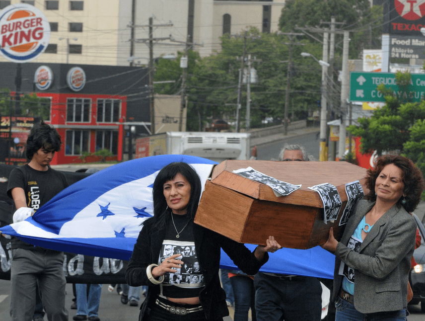 Journalists hold a coffin as they protest against the murder of colleagues, in Tegucigalpa on December 13, 2011.